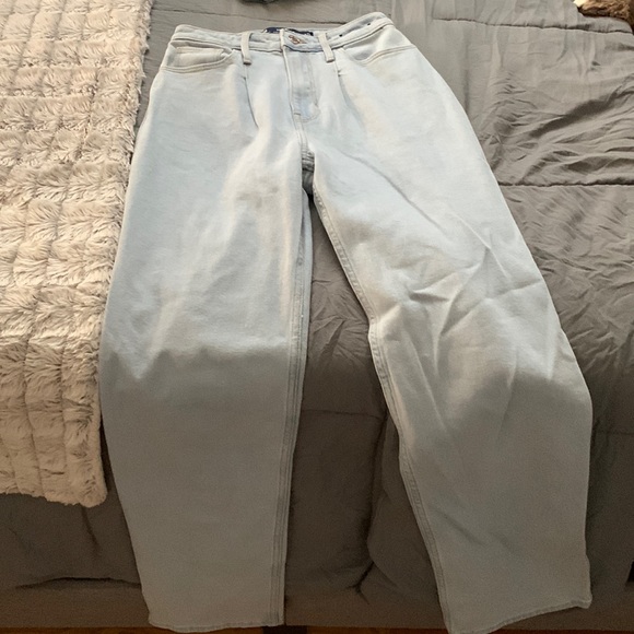 Hollister / Ultra High-Rise Dad Jeans - Picture 1 of 3